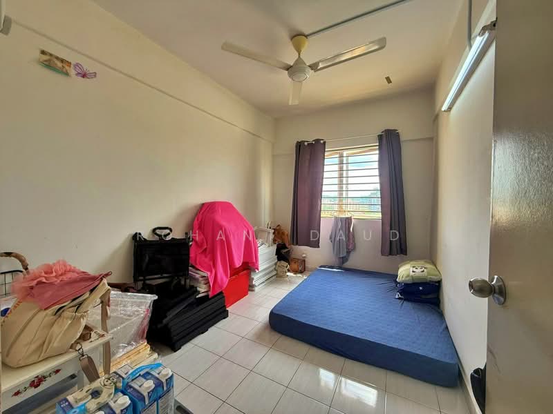Service Residence for Sale at Serdang Skyvillas (Serdang Perdana) - Rohani Daud - Bedroom - PropertyGuru.com.my