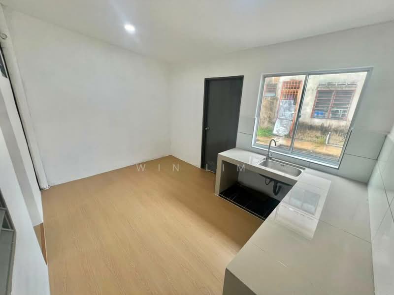 Rumah Teres 2 Tingkat untuk Dijual di Taman Sri Temenggong Fasa 2 (Muar) - Win Lim - Kitchen - PropertyGuru.com.my