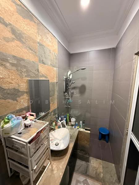 Rumah Teres 2 Tingkat untuk Dijual di Seksyen 8 (Shah Alam) - Adibah Salim - Bathroom - PropertyGuru.com.my