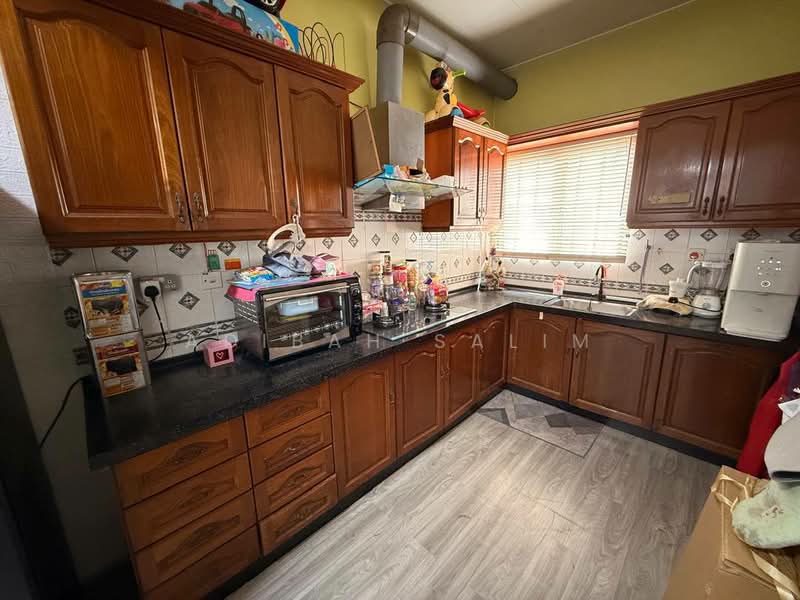 Rumah Teres 2 Tingkat untuk Dijual di Seksyen 8 (Shah Alam) - Adibah Salim - Kitchen - PropertyGuru.com.my