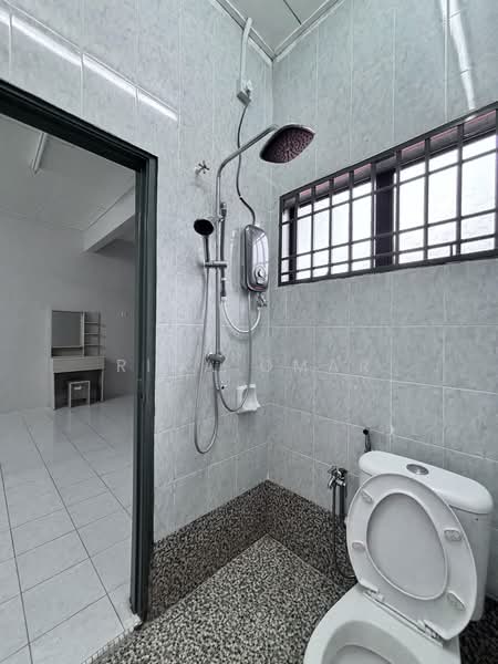 2-storey Terraced House for Rent in Ipoh (Perak) - Rina Omar - Bathroom - PropertyGuru.com.my