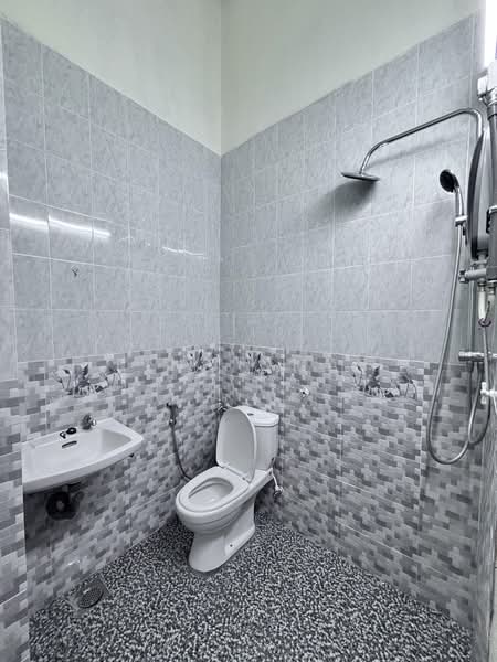 2-storey Terraced House for Rent in Ipoh (Perak) - Rina Omar - Bathroom - PropertyGuru.com.my