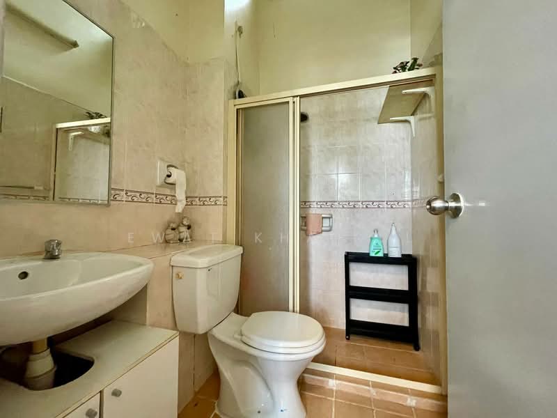 2-storey Terraced House for Sale in Putra Heights (Subang Jaya) - Ewat Khairul - Bathroom - PropertyGuru.com.my