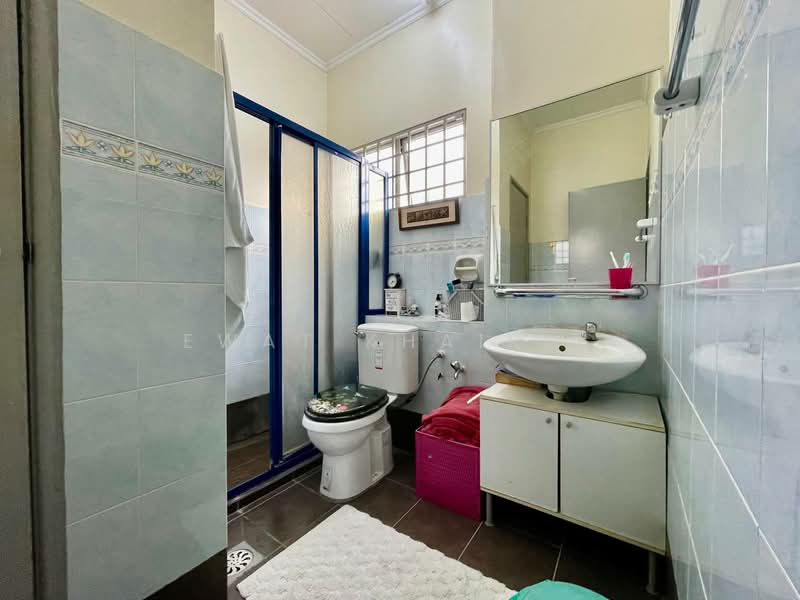 2-storey Terraced House for Sale in Putra Heights (Subang Jaya) - Ewat Khairul - Bathroom - PropertyGuru.com.my