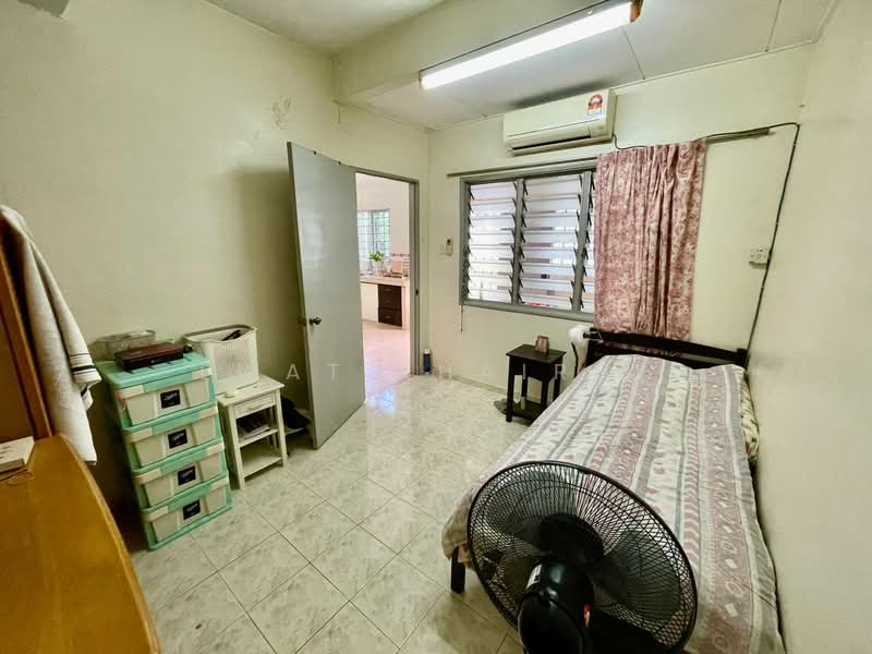 2-storey Terraced House for Sale in Putra Heights (Subang Jaya) - Ewat Khairul - Bedroom - PropertyGuru.com.my