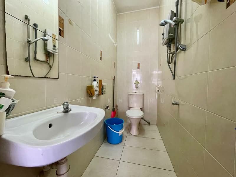2-storey Terraced House for Sale in Putra Heights (Subang Jaya) - Ewat Khairul - Bathroom - PropertyGuru.com.my