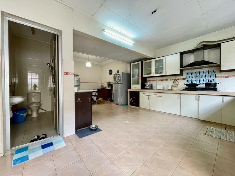 2-storey Terraced House for Sale in Putra Heights (Subang Jaya) - Ewat Khairul - Kitchen - PropertyGuru.com.my