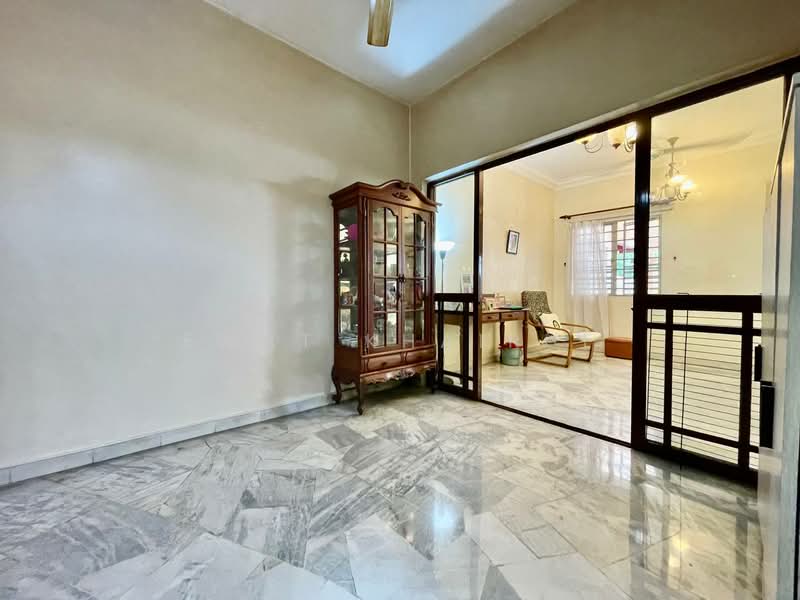 2-storey Terraced House for Sale in Putra Heights (Subang Jaya) - Ewat Khairul - Living Room - PropertyGuru.com.my