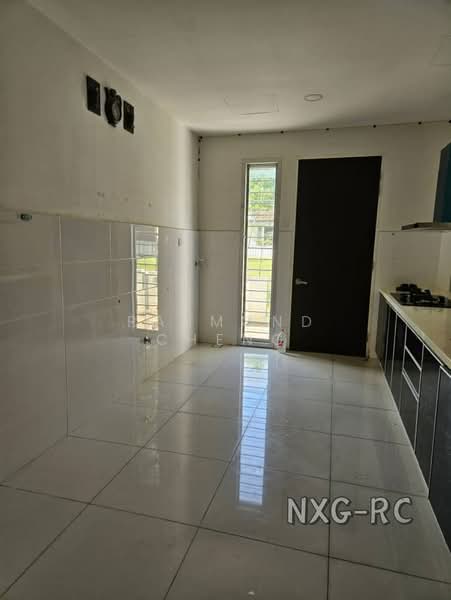 Rumah Teres untuk Dijual di Bandar Tropicana Aman (Telok Panglima Garang) - Raymond Cheng - Kitchen - PropertyGuru.com.my