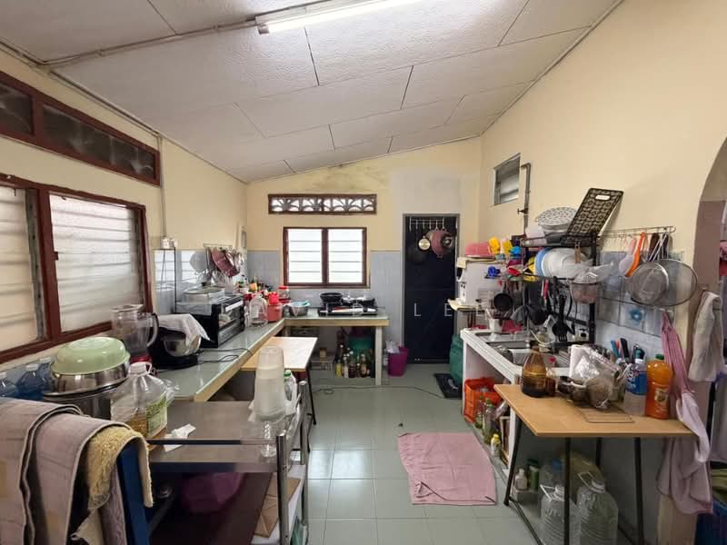 1-storey Terraced House for Sale in Taman Jawi Jaya (Sungai Jawi) - David Lee - Kitchen - PropertyGuru.com.my