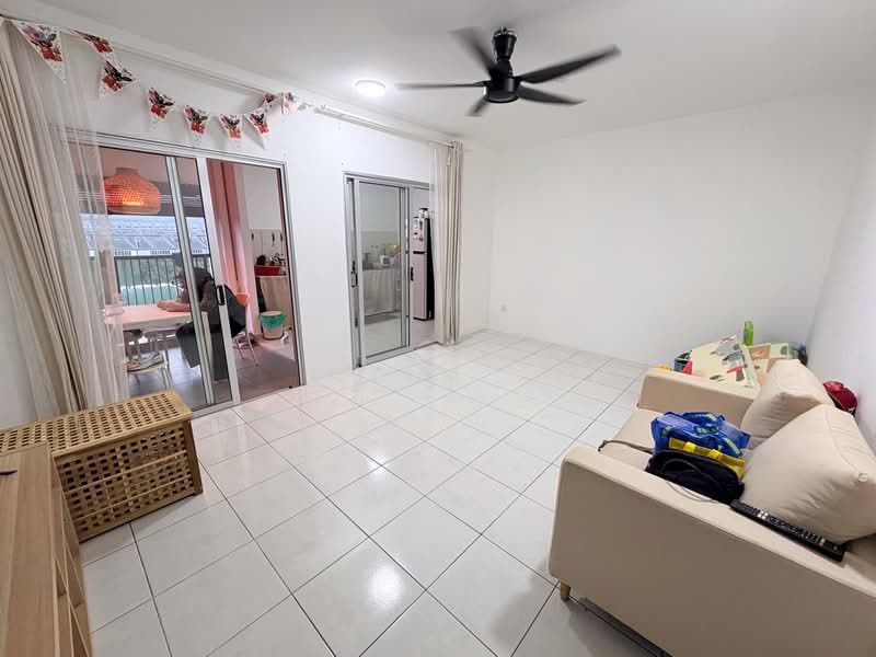 Pangsapuri untuk Dijual di Harmoni Elmina 1 @ City Of Elmina - Azmi . - Living Room - PropertyGuru.com.my