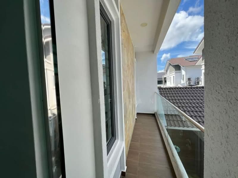 Rumah Berkembar untuk Dijual di Ipoh (Perak) - Jeff Tan - Balcony - PropertyGuru.com.my