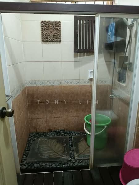 Semi-Detached House for Rent in Taman Impian Emas (Skudai) - Tony Lim - Bathroom - PropertyGuru.com.my