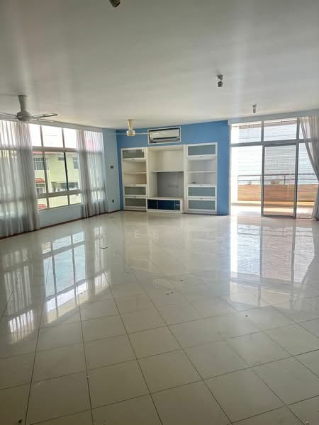 Kondominium untuk Dijual di Diamond Villa Condominium - A Ee Ee - Living Room - PropertyGuru.com.my