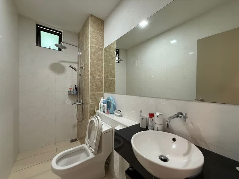 Servis Apartment untuk Dijual di D'Summit Residences - Queenie Ng - Bathroom - PropertyGuru.com.my