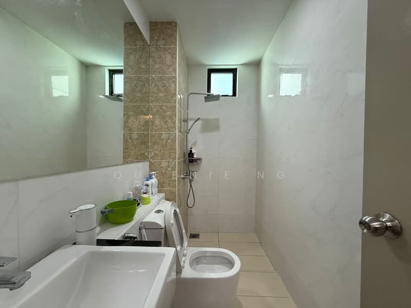 Servis Apartment untuk Dijual di D'Summit Residences - Queenie Ng - Bathroom - PropertyGuru.com.my