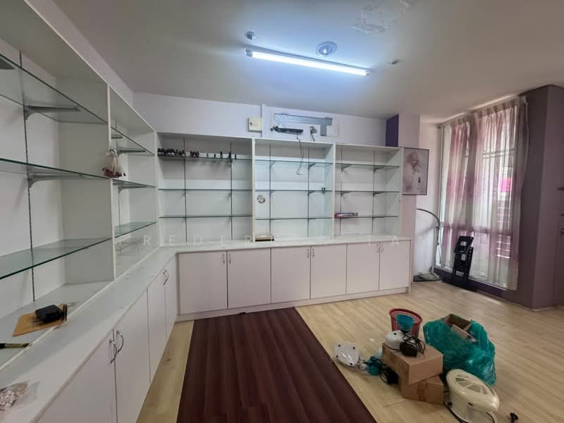 Shop / Office for Rent in Bandar Puteri Puchong (Puchong) - Frederick Tan - Interior - PropertyGuru.com.my