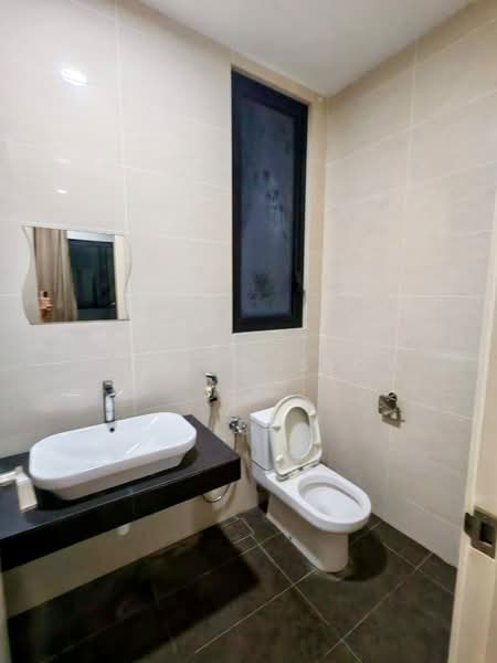 Pangsapuri untuk Disewa di Eco Nest @ Eco Botanic - Edward Siow - Bathroom - PropertyGuru.com.my