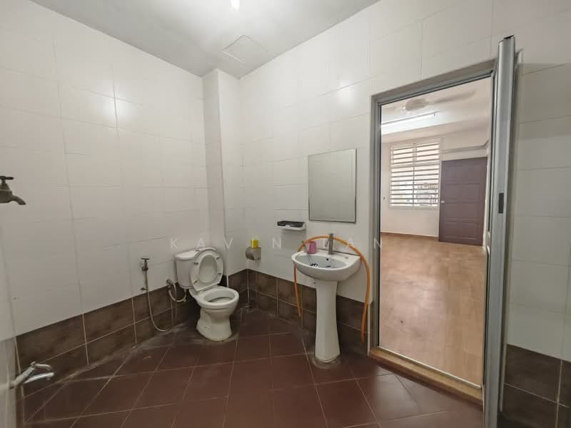 Factory for Rent in Masai (Johor) - Kavin Tan - Bathroom - PropertyGuru.com.my