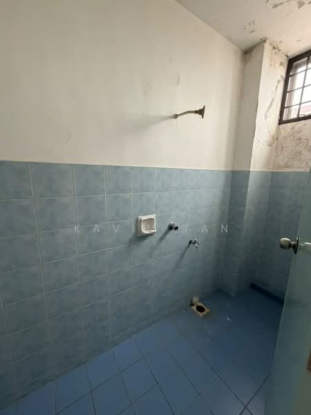Kedai untuk Disewa di Taman Gaya (Ulu Tiram) - Kavin Tan - Bathroom - PropertyGuru.com.my