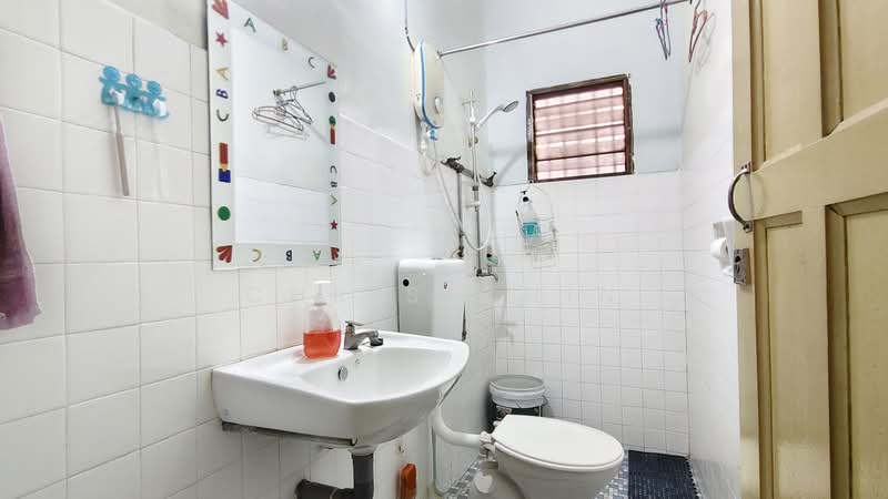 2-storey Terraced House for Rent in Taman Ipoh Jaya (Ipoh) - Chris Chin - Bathroom - PropertyGuru.com.my
