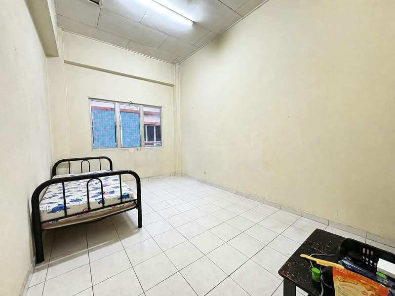 Pangsapuri untuk Dijual di Sri Manja Square Petaling Jaya - Amirul Nasyriq - Bedroom - PropertyGuru.com.my