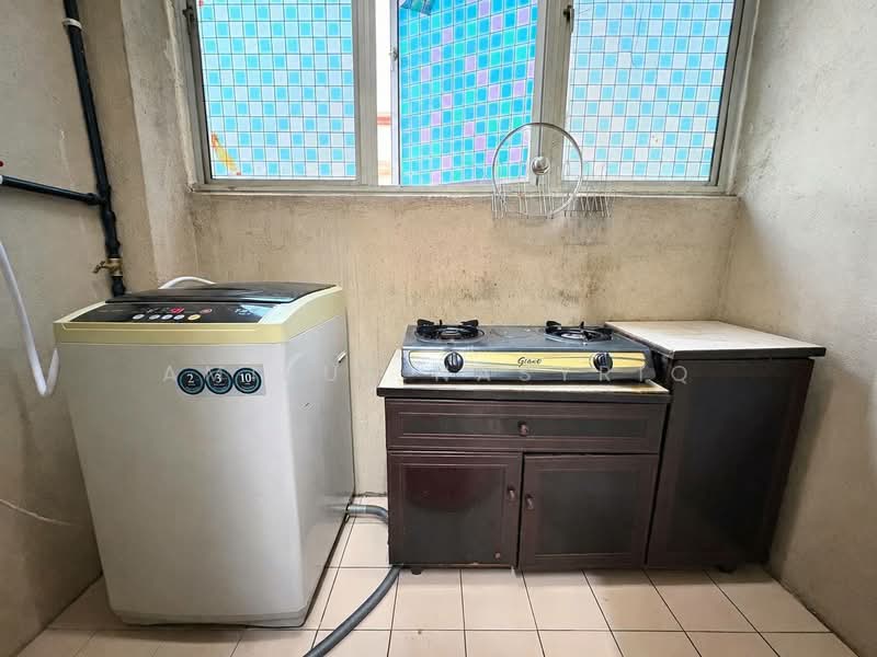 Pangsapuri untuk Dijual di Sri Manja Square Petaling Jaya - Amirul Nasyriq - Kitchen - PropertyGuru.com.my