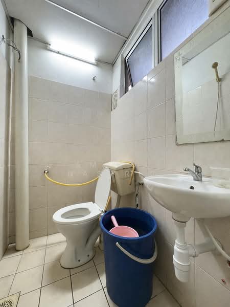 Pangsapuri untuk Dijual di Sri Manja Square Petaling Jaya - Amirul Nasyriq - Bathroom - PropertyGuru.com.my