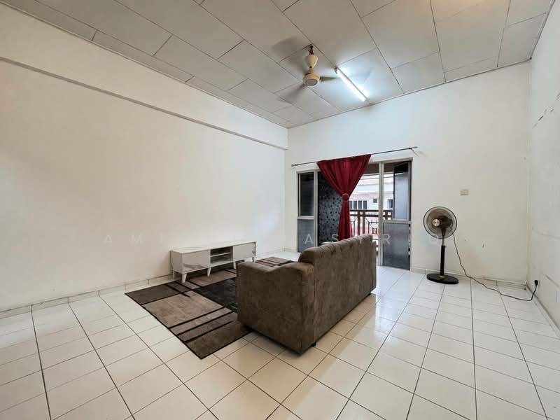 Pangsapuri untuk Dijual di Sri Manja Square Petaling Jaya - Amirul Nasyriq - Living Room - PropertyGuru.com.my