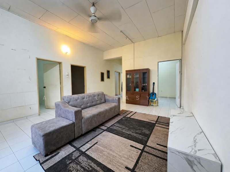Pangsapuri untuk Dijual di Sri Manja Square Petaling Jaya - Amirul Nasyriq - Living Room - PropertyGuru.com.my