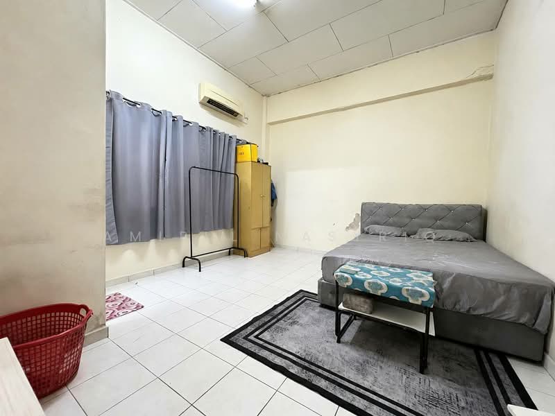 Pangsapuri untuk Dijual di Sri Manja Square Petaling Jaya - Amirul Nasyriq - Bedroom - PropertyGuru.com.my