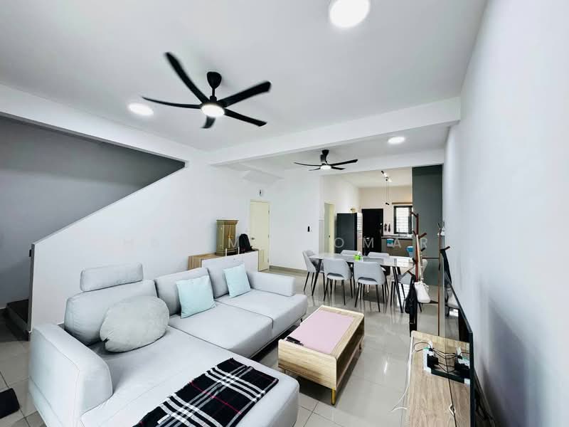 2-storey Terraced House for Sale in Kajang 2 (Kajang) - Hazeman Omar - Living Room - PropertyGuru.com.my