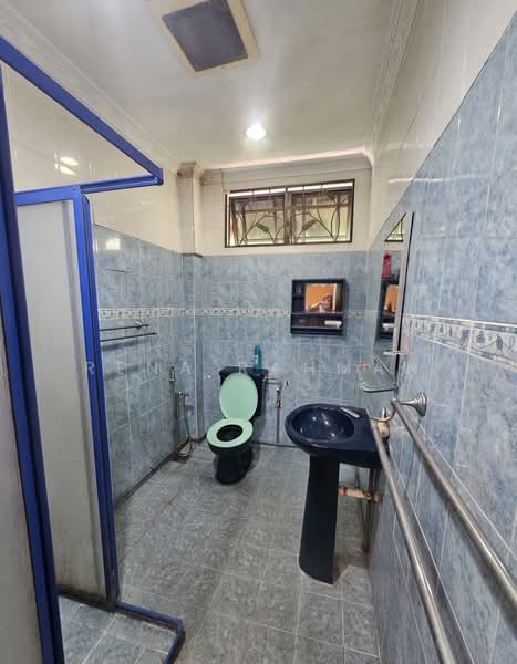 Rumah Teres 2 Tingkat untuk Dijual di Seksyen 8 (Shah Alam) - Rena Rahman - Bathroom - PropertyGuru.com.my