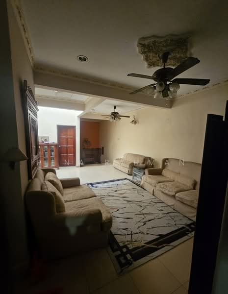 Rumah Teres 2 Tingkat untuk Dijual di Seksyen 8 (Shah Alam) - Rena Rahman - Living Room - PropertyGuru.com.my