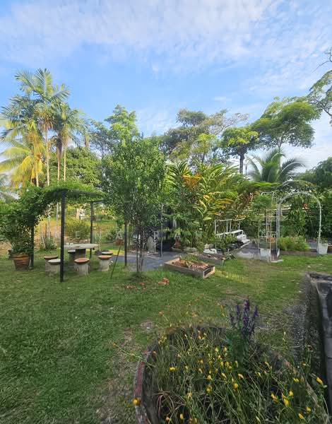 Rumah Teres 2 Tingkat untuk Dijual di Seksyen 8 (Shah Alam) - Rena Rahman - Garden - PropertyGuru.com.my
