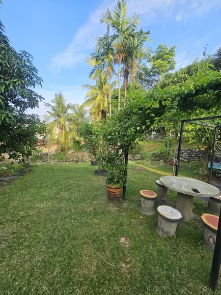 Rumah Teres 2 Tingkat untuk Dijual di Seksyen 8 (Shah Alam) - Rena Rahman - Garden - PropertyGuru.com.my