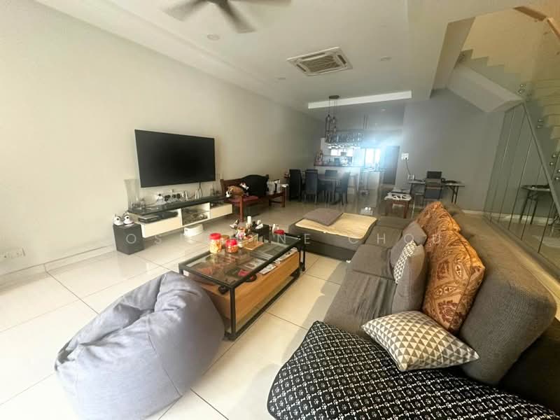 2-storey Terraced House for Sale in Glenmarie (Selangor) - Josephine Chou - Living Room - PropertyGuru.com.my