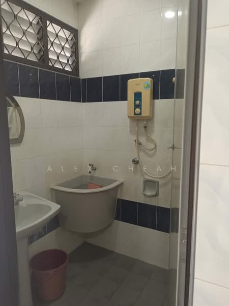 Rumah Teres 2 Tingkat untuk Dijual di Taman Sri Nibong (Bayan Lepas) - Alex Cheah - Bathroom - PropertyGuru.com.my