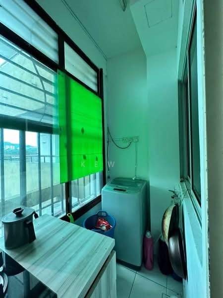 Pangsapuri untuk Disewa di Putra Suria Residence - Kew . - Balcony - PropertyGuru.com.my