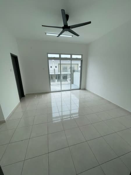 Terraced House for Rent in Bandar Mahkota Banting (Tanjong Duabelas) - Jenny Ng - Living Room - PropertyGuru.com.my