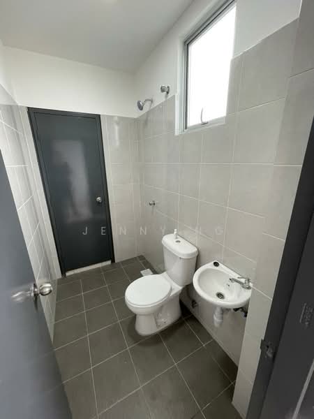 Terraced House for Rent in Bandar Mahkota Banting (Tanjong Duabelas) - Jenny Ng - Bathroom - PropertyGuru.com.my