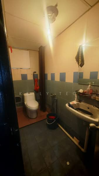 Kedai / Pejabat untuk Disewa di Bandar Bukit Tinggi (Klang) - Kelly Teo - Bathroom - PropertyGuru.com.my
