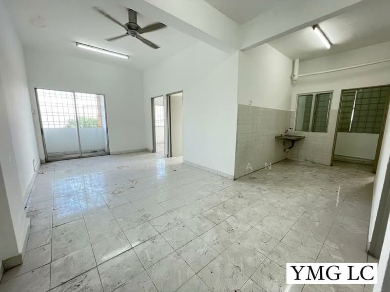 Pangsapuri untuk Dijual di Taman Kembara - Louis Chan - Living Room - PropertyGuru.com.my