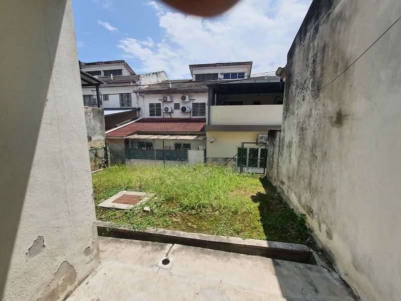 2-storey Terraced House for Sale in Bandar Putra Permai (Seri Kembangan) - Leo Koh - Exterior - PropertyGuru.com.my