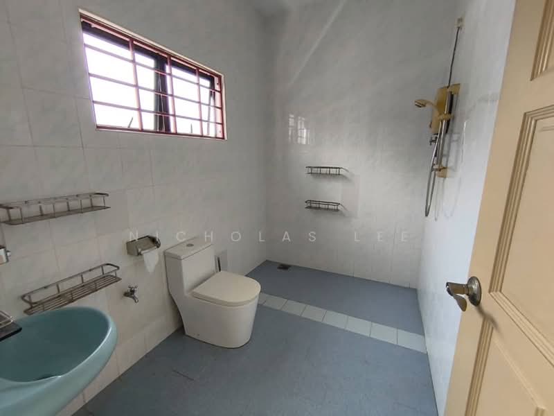 Semi-Detached House for Sale in Taman Victoria (Ipoh) - Nicholas Lee - Bathroom - PropertyGuru.com.my
