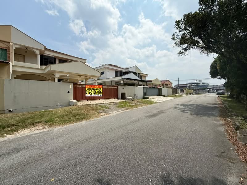 Semi-Detached House for Sale in Taman Victoria (Ipoh) - Nicholas Lee - Exterior - PropertyGuru.com.my