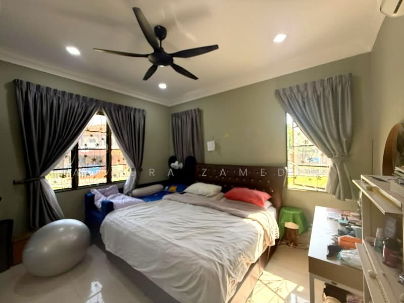 Rumah Banglo untuk Dijual di Putrajaya (Putrajaya) - Adzura Zamedin - Bedroom - PropertyGuru.com.my