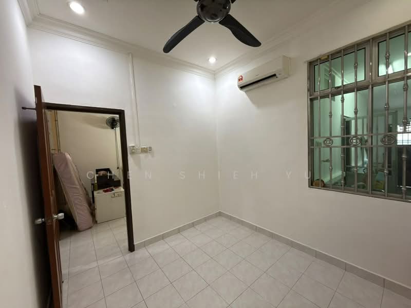 1-storey Terraced House for Sale in Taman Puteri Wangsa (Ulu Tiram) - Chen Shieh Yu - Bedroom - PropertyGuru.com.my