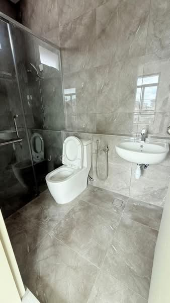 Semi-Detached House for Sale in Bandar Botani Parkland (Jasin) - Joanne How - Bathroom - PropertyGuru.com.my