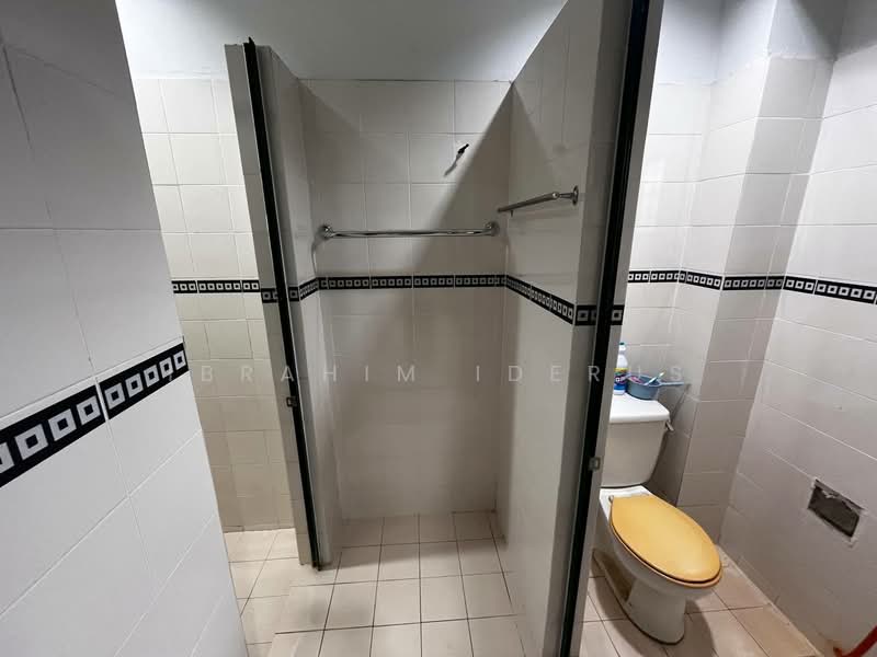 Semi-Detached House for Sale in Ampang (Selangor) - Ibrahim Iderus - Bathroom - PropertyGuru.com.my